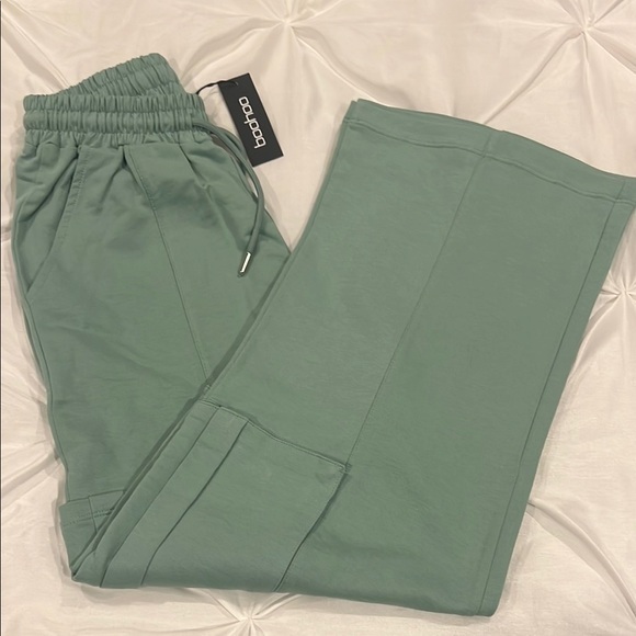 NWT Boohoo Green Jogger Pants size S - Picture 1 of 7